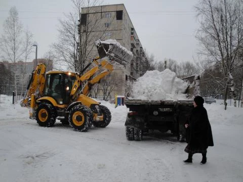 Фото Уборка и вывоз снега самосвалами