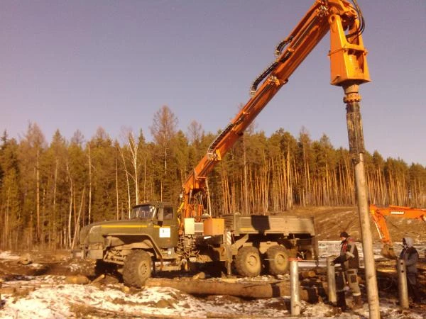 Фото Погружение винтовых свай