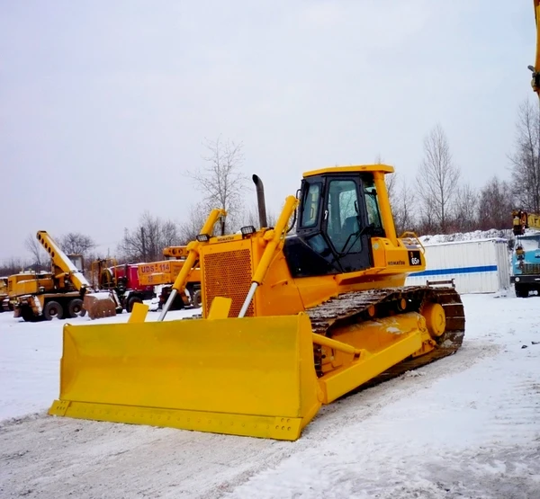 Фото Бульдозер Komatsu D65P-12 болотоход