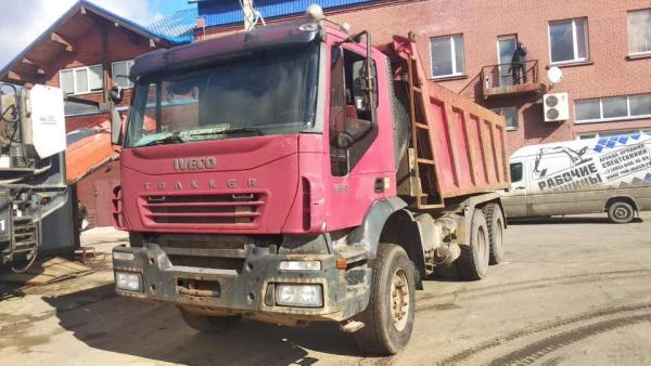 Фото Грузовой самосвал IVECO TRAKKER 380