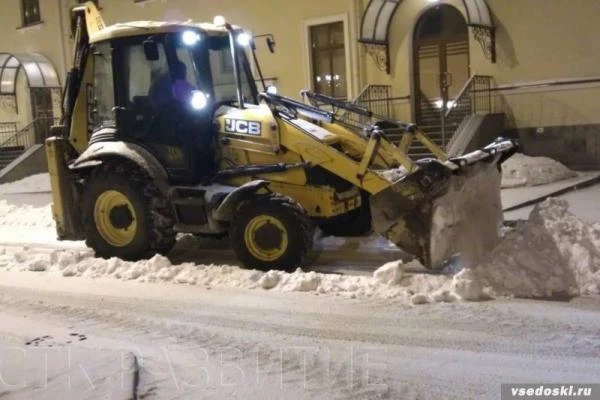 Фото Вывоз снега с дворовой территории