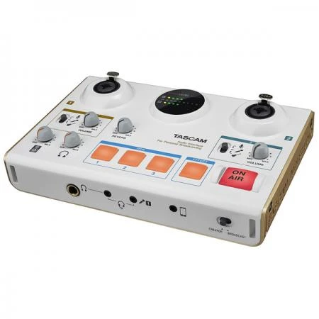 Фото Внешняя студийная звуковая карта TASCAM US-42