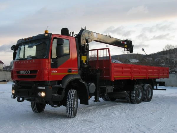 Фото Сдам в аренду тягач Iveco Trakker с п/прицепом с КМУ (гр/п 20 т