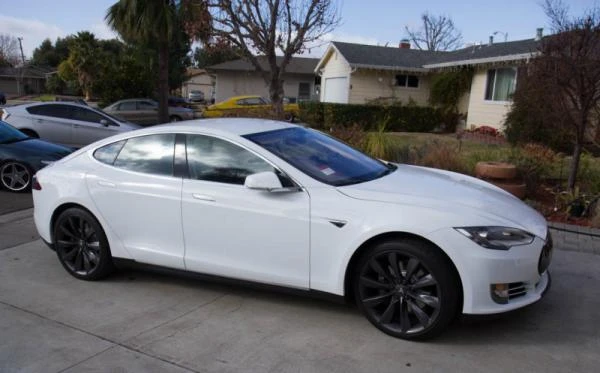 Фото Электромобиль Tesla Model S 85 Solid White Paint