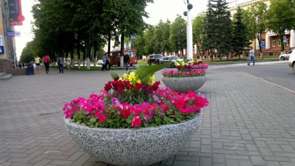 Фото Бетонный вазон ПЛАТО (Габродиабаз)