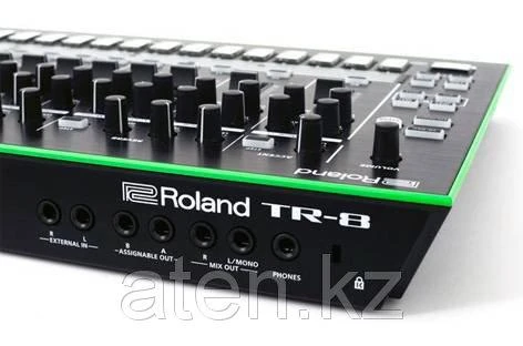 Фото ROLAND AIRA TR-8