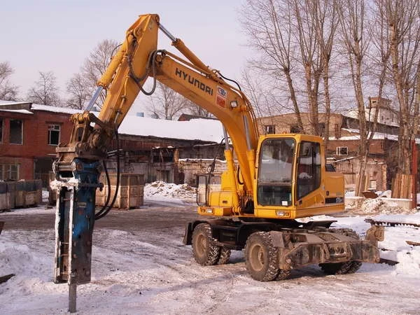 Фото Аренда гидромолота в Нижнем Тагиле и Свердловской области. На базе экскаватора hyundai