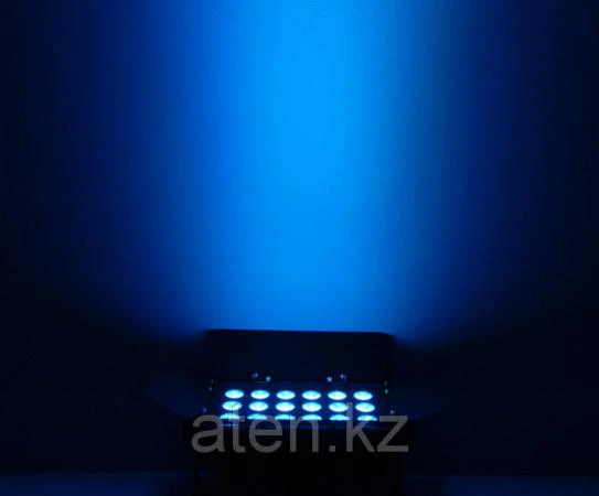 Фото CHAUVET-DJ Slim Bank TRI 18