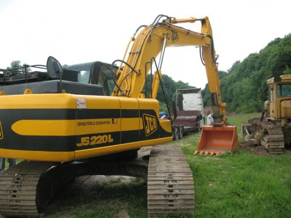 Фото Аренда гусеничного экскаватора JCB 220