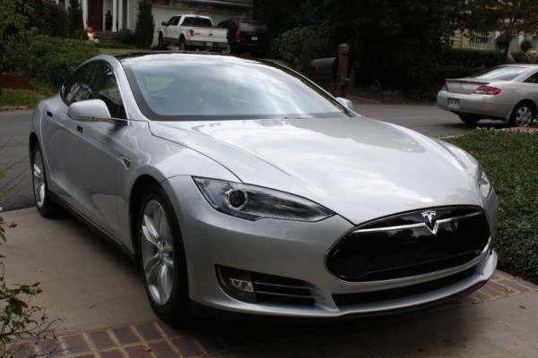 Фото Электромобиль Tesla Model S P85 Silver Metallic Paint