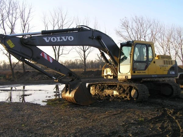 Фото Аренда экскаватора гусеничного Volvo EC 210