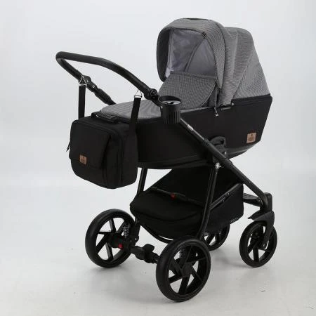 Фото Коляска 3 в 1 BeBe-mobile Gusto черный/черно-белый квадрат с блестками