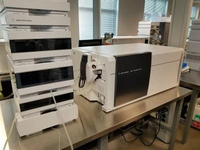 Фото Agilent 6460 вместе с ВЖЭХ Agilent 1260 LC