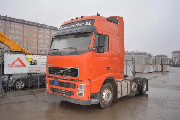 Фото Тягач VOLVO FH12