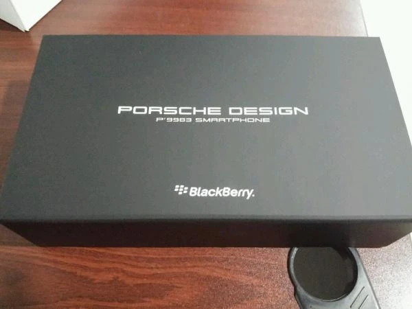 Фото BlackBerry Porsche Design P'9983 смартфон