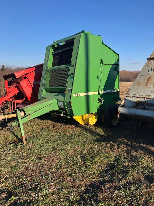 Фото Пресс-подборщик John Deere 550