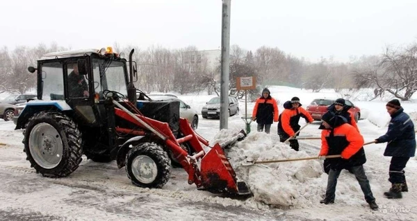 Фото Трактор для уборки снега в Нижнем Новгороде