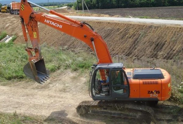 Фото Запчасти на экскаватор Hitachi ZX240