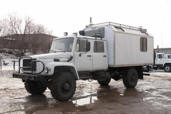 Фото Автомобиль мастерская с рундуками. Передвижная мастерская перевозка людей