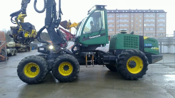 Фото Харвейстер TIMBERJACK 1270 D