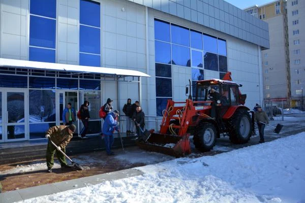 Фото Уборка территории предприятия