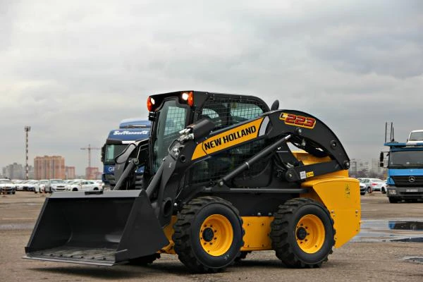 Фото Мини-погрузчик New Holland L223