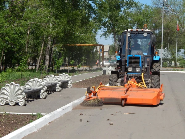 Фото Передняя щетка c бункером ЩФС 2.0 Г (ГУ) сис. увлж. на 500 л