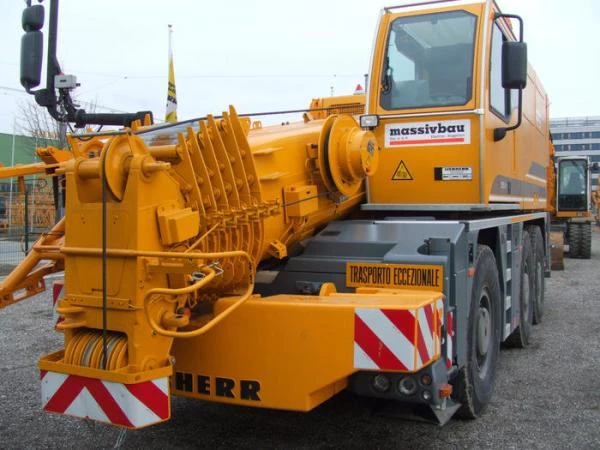 Фото Продаётся короткобазный автокран Liebherr ltc 1055-3/1