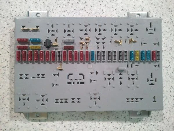 Фото Блок предохранителей и реле