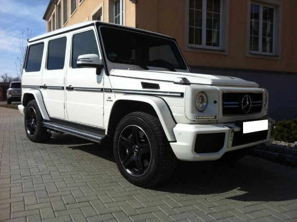 Фото Самый крутой кортеж в Астане из черных и белых Mercedes-Benz G-Class