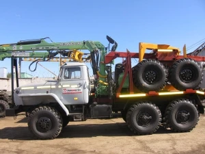 Фото Лесовоз на шасси Урал с ГМ Атлант С-90 с прицепом-роспуском