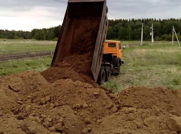 Фото Грунт, земля, поднятие, отсыпка участка, доставка