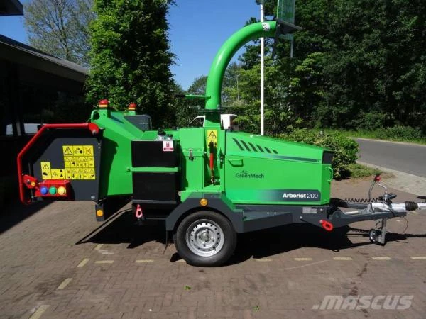 Фото Измельчитель древесины GreenMech модели Arborist 200 и Chip Master 220