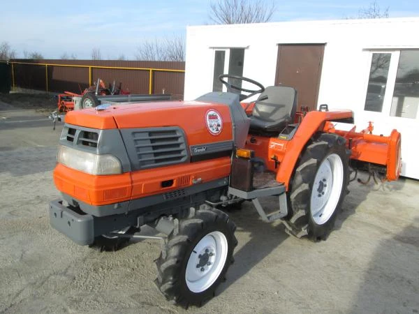 Фото Японский трактор KUBOTA GL241D