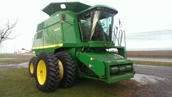 Фото Комбайн зерноуборочный б/у JOHN DEERE 9610