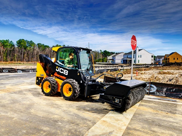 Фото Мини-погрузчик JCB 155