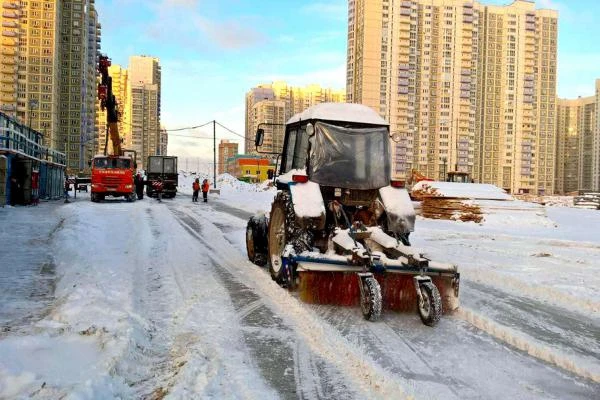 Фото Трактор для уборки снега в Нижнем Новгороде