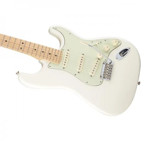 Фото Электрогитара Fender Deluxe Roadhouse Strat MN OWT