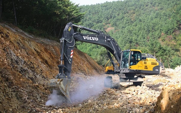 Фото Аренда гусеничного экскаватора Volvo EC360