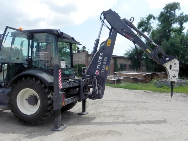 Фото Сдача в аренду экскаватора "TEREX" TLB825-RM с гидромолотом GB2T