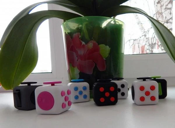 Фото Fidget Cube устройство-антистресс