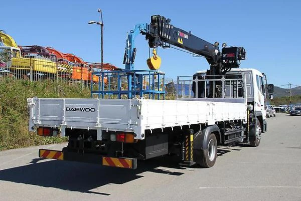 Фото Daewoo F8CJF с краном-манипулятором Hiab 190T