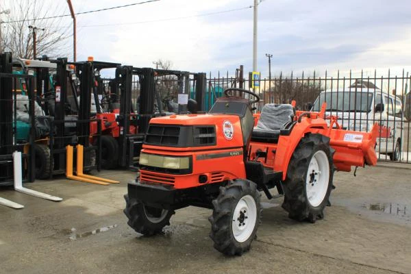 Фото Японский мини трактор Kubota GT3D