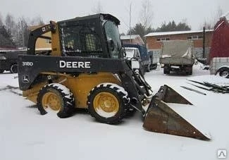 Фото Аренда мини-погрузчика JOHN DEERE 318D (ковш 0,4 м3)