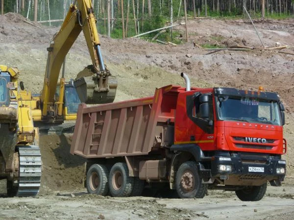 Фото Самосвалы IVECO TRAKKER 6х4 6х6 8х4 8х8