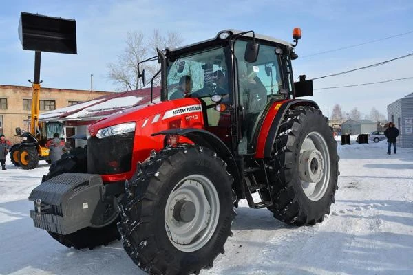 Фото Трактор Massey Ferguson 6713