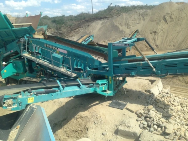 Фото Сортировочная установка Powerscreen Warrior 1800 с пластинчатым питателем