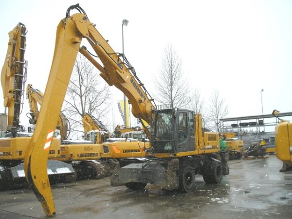 Фото Перегружатель металлолома LIEBHERR 924