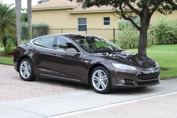 Фото Электромобиль Tesla Model S P85 Metallic Brown Paint