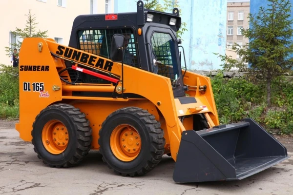 Фото Минипогрузчик SUNBEAR DL165 H.Максимальная грузоподъемность 1200 кг